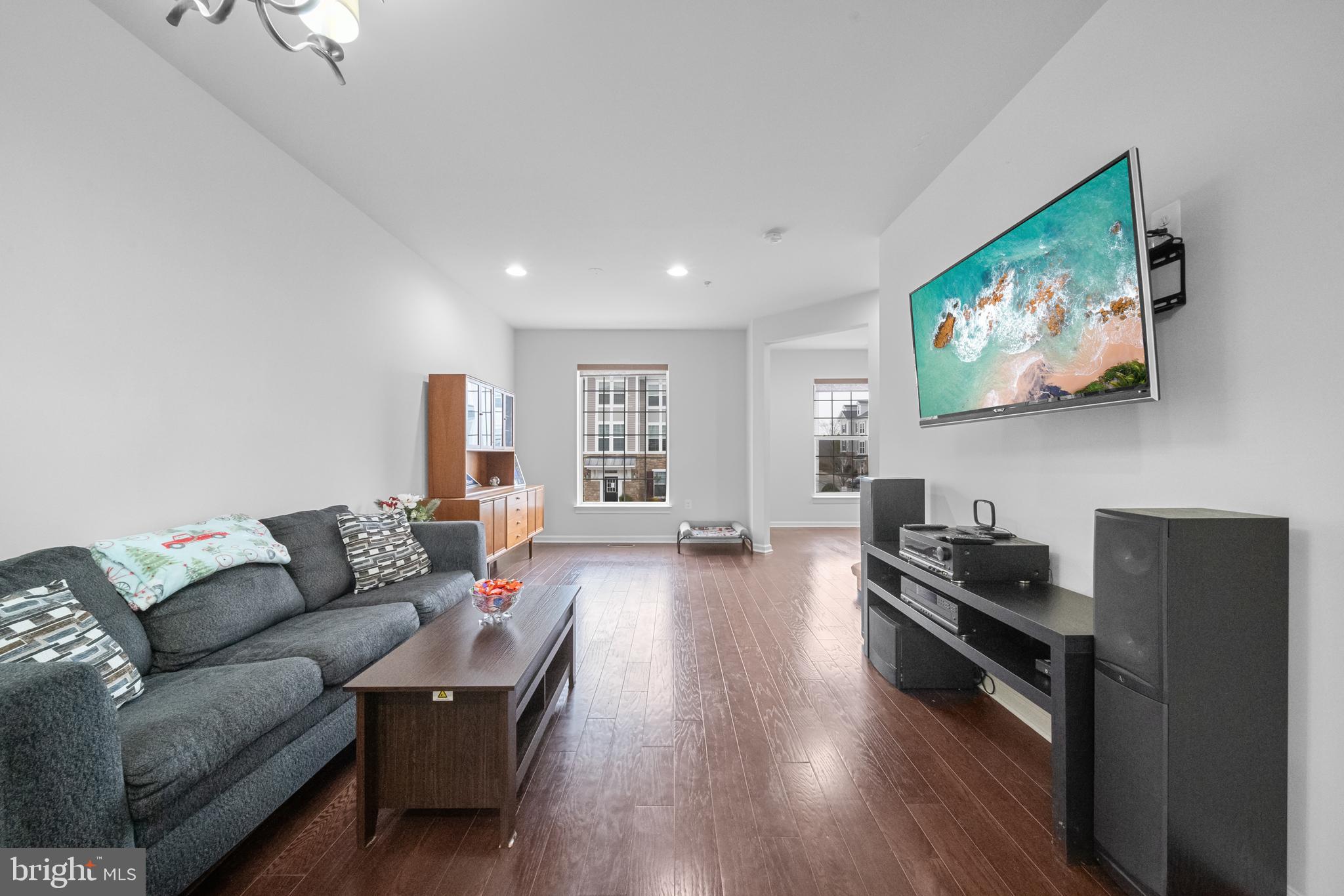 7370 Riding Meadow Way Manassas, VA 20111 - Photo 14 of 46 Living Room