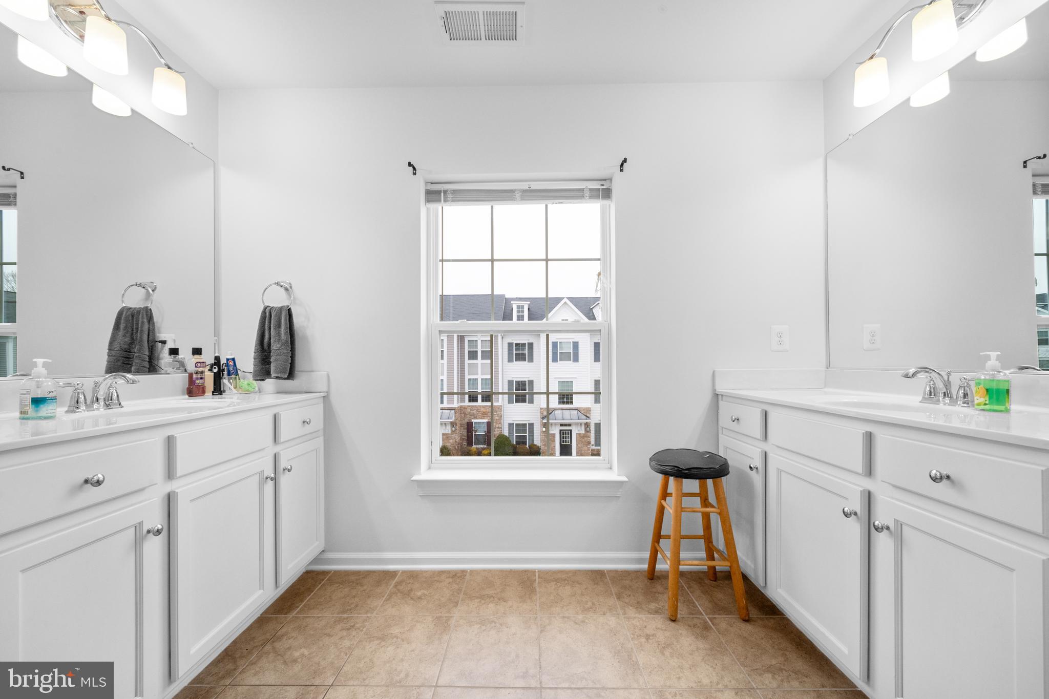 7370 Riding Meadow Way Manassas, VA 20111 - Photo 22 of 46 Primary Bathroom
