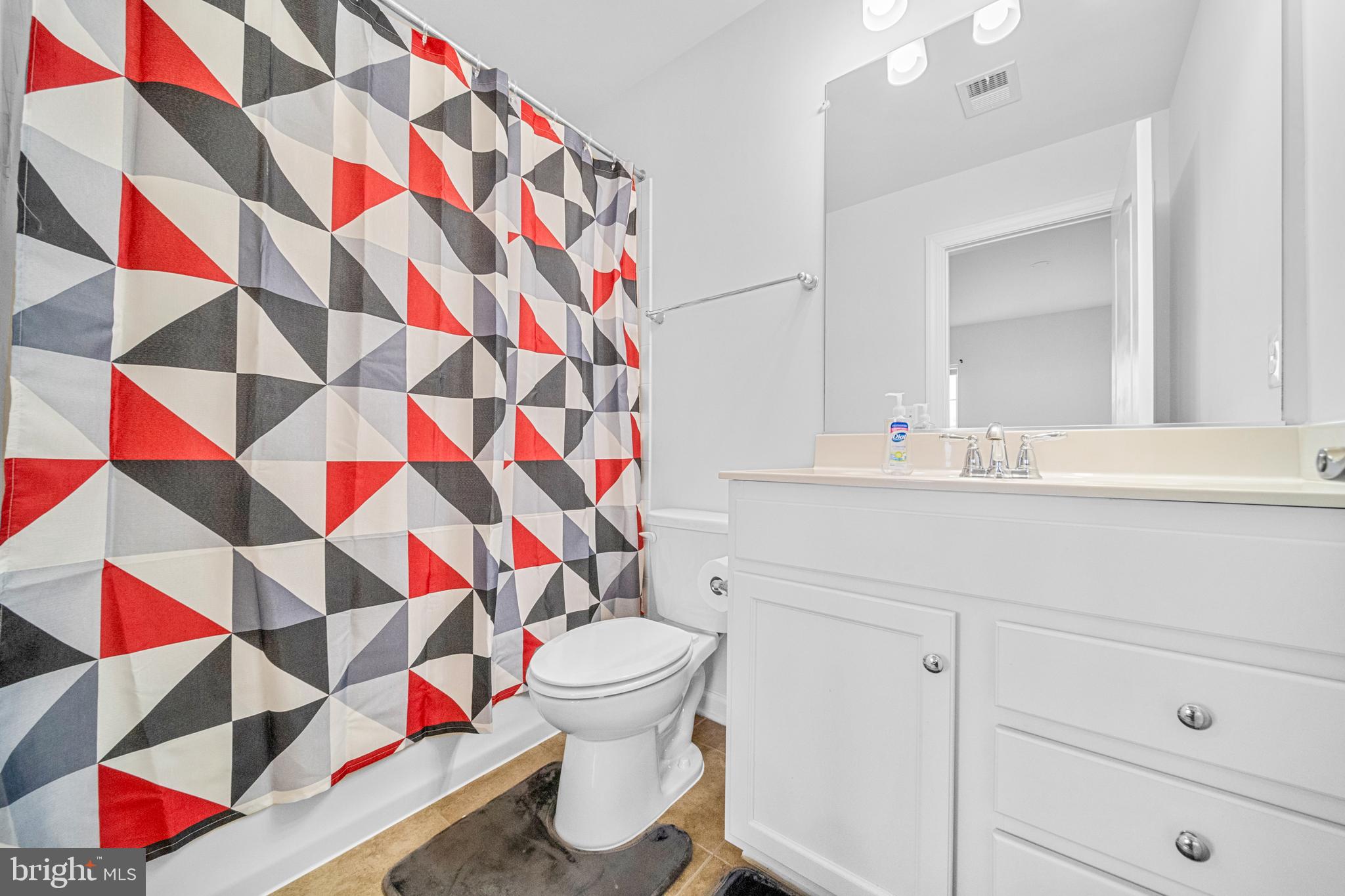 7370 Riding Meadow Way Manassas, VA 20111 - Photo 27 of 46 Bathroom 2