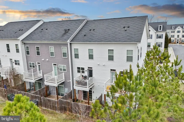 $489,999 | 7370 Riding Meadow Way, Manassas, VA 20111