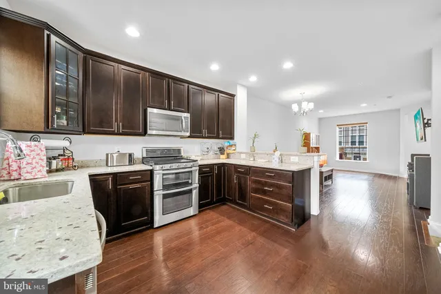 $489,999 | 7370 Riding Meadow Way, Manassas, VA 20111