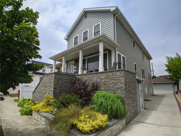 $4,400 | 535 East Walnut Street, Unit MAIN, Long Beach, NY 11561