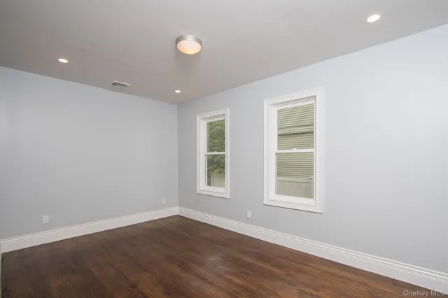 $4,700 | 535 East Walnut Street, Unit MAIN, Long Beach, NY 11561