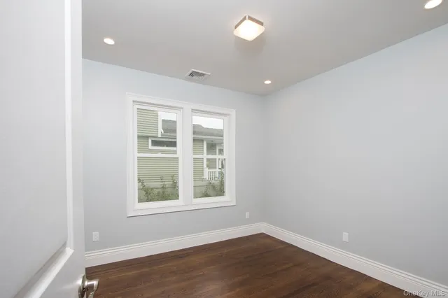 $4,700 | 535 East Walnut Street, Unit MAIN, Long Beach, NY 11561