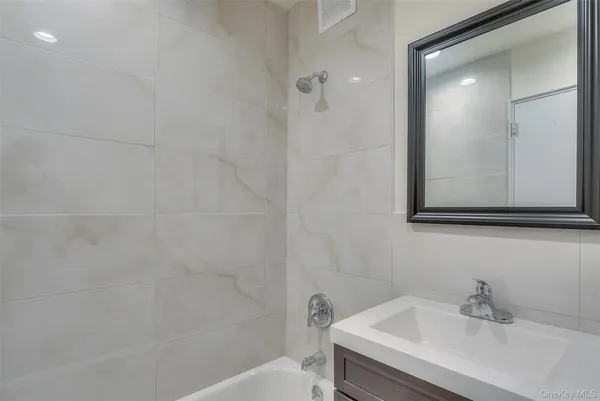$4,400 | 535 East Walnut Street, Unit MAIN, Long Beach, NY 11561