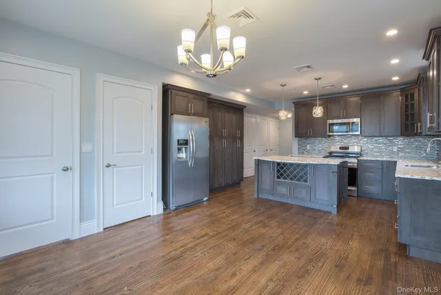 $4,700 | 535 East Walnut Street, Unit MAIN, Long Beach, NY 11561