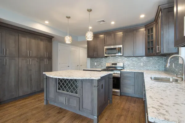 $4,400 | 535 East Walnut Street, Unit MAIN, Long Beach, NY 11561