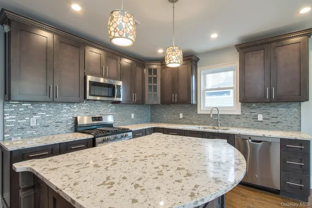 $4,700 | 535 East Walnut Street, Unit MAIN, Long Beach, NY 11561