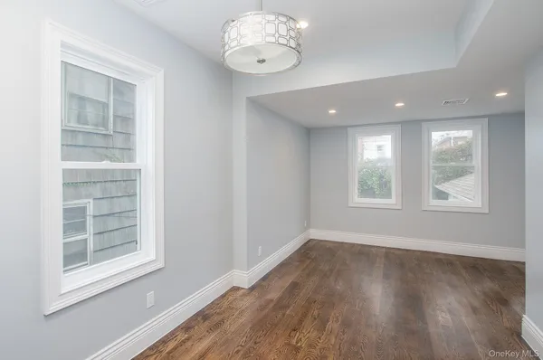$4,400 | 535 East Walnut Street, Unit MAIN, Long Beach, NY 11561