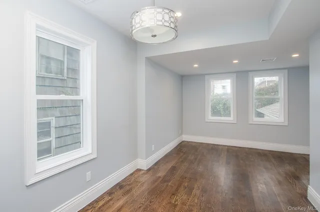 $4,700 | 535 East Walnut Street, Unit MAIN, Long Beach, NY 11561