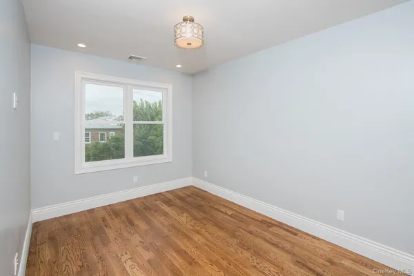 $4,400 | 535 East Walnut Street, Unit MAIN, Long Beach, NY 11561