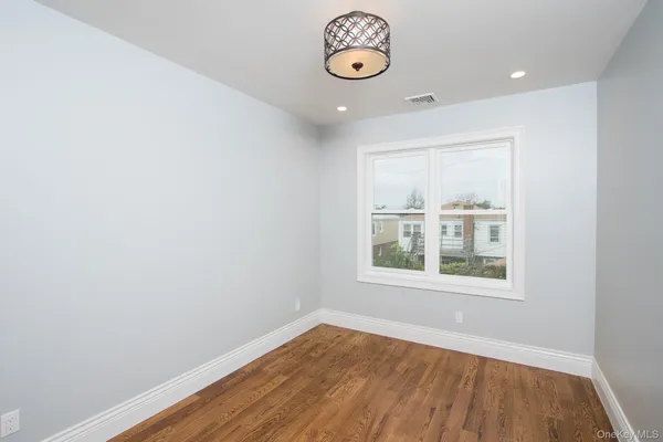 $4,400 | 535 East Walnut Street, Unit MAIN, Long Beach, NY 11561