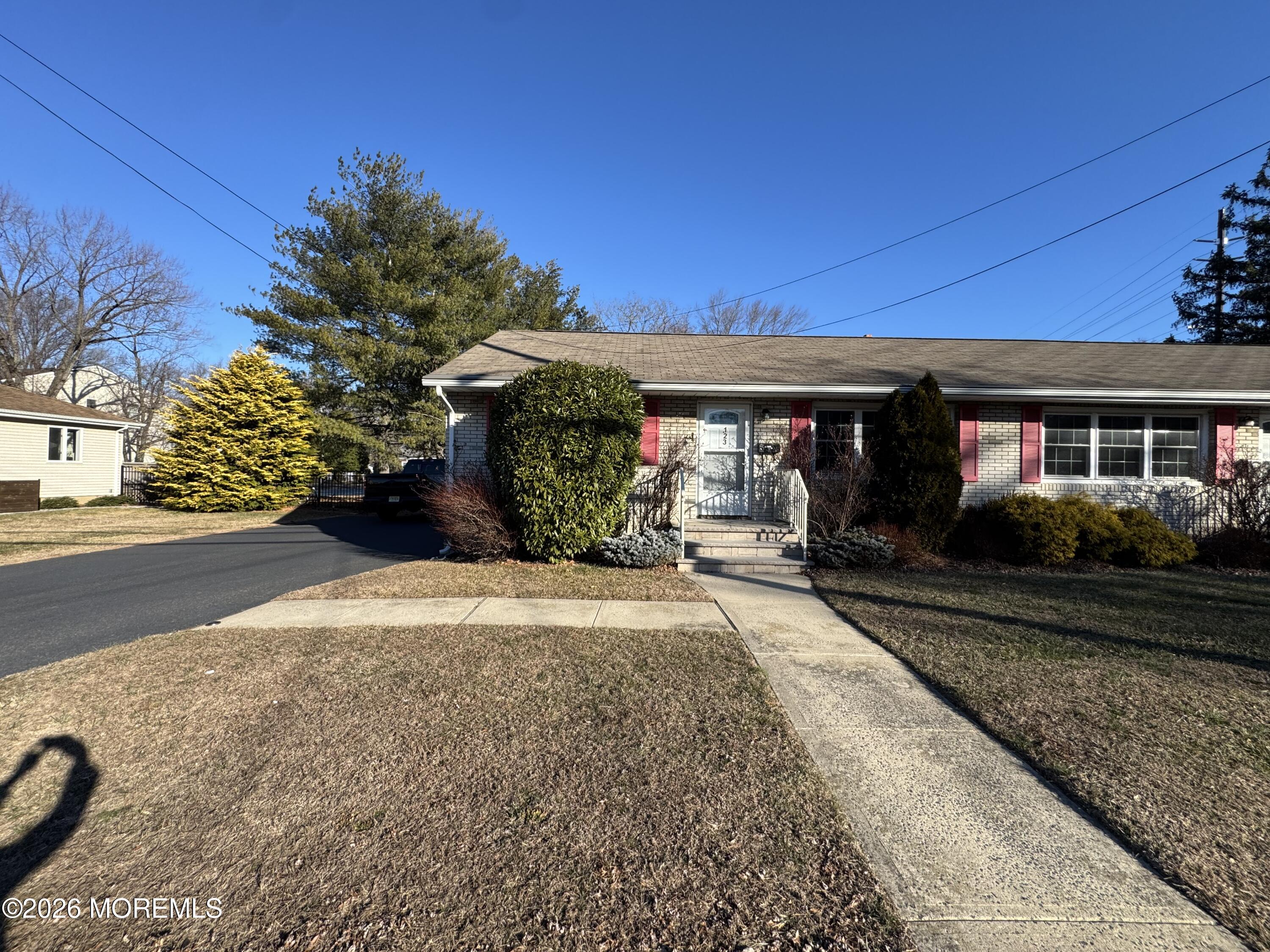 121-123 Stone Road Union Beach, NJ 07735 - Photo 4 of 26 IMG_7330