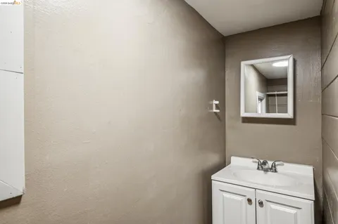 $699,000 | 1820 International Boulevard, Oakland, CA 94606