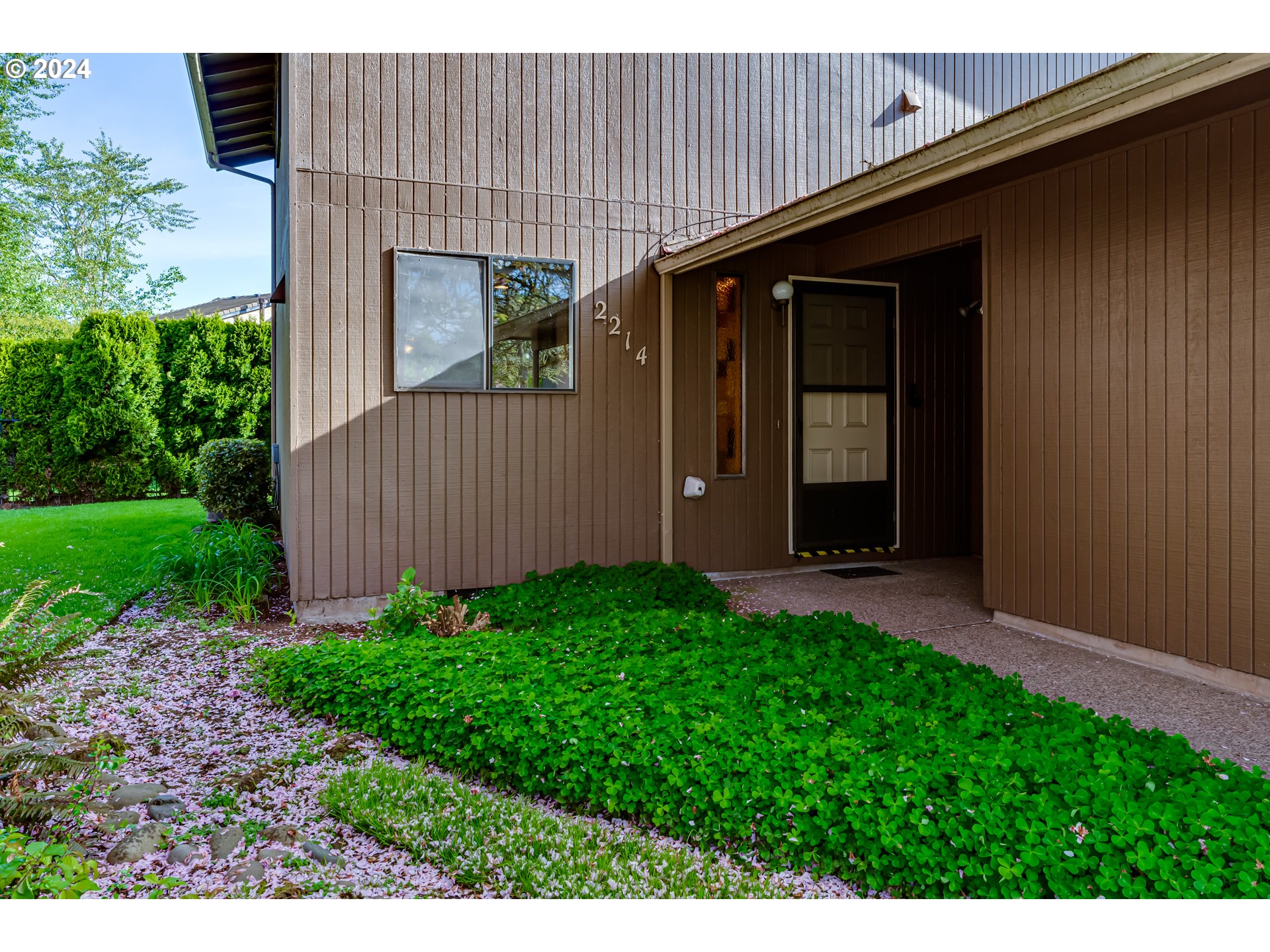 2214 Ridgeway Drive Eugene, OR 97401 - Photo 1 of 30 Gallery Image 1