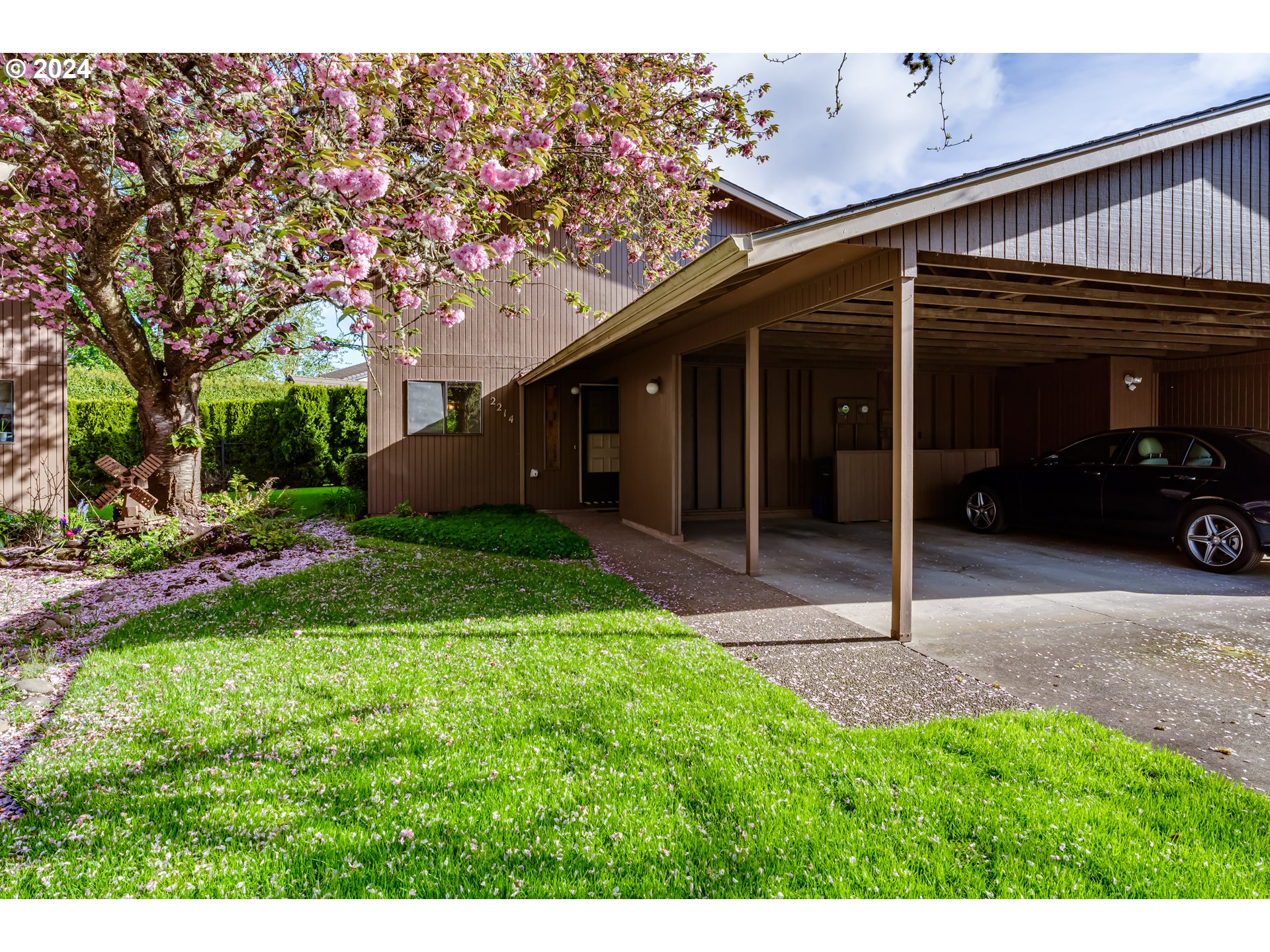 2214 Ridgeway Drive Eugene, OR 97401 - Photo 3 of 30 Gallery Image 3
