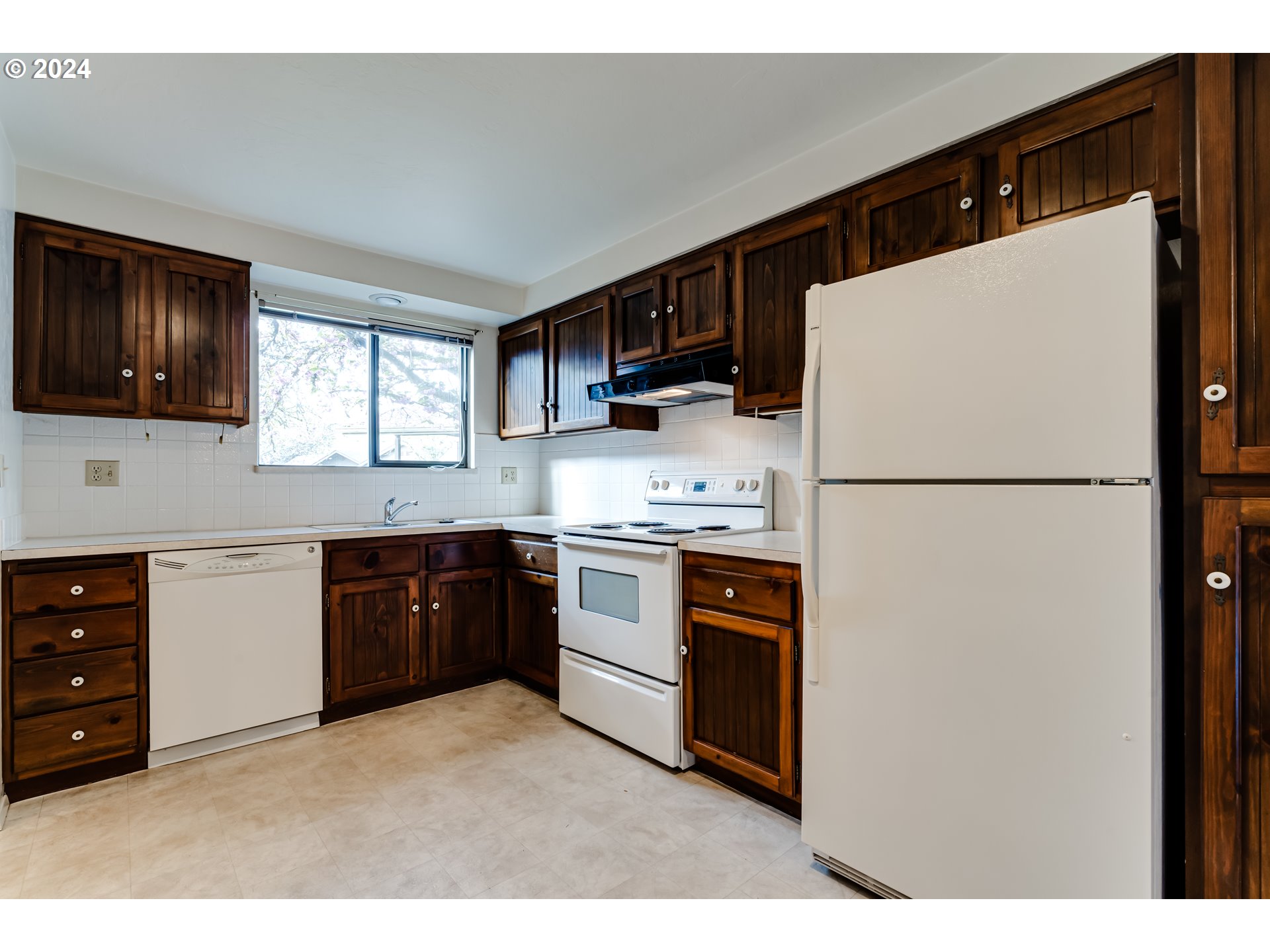 2214 Ridgeway Drive Eugene, OR 97401 - Photo 7 of 30 Gallery Image 7