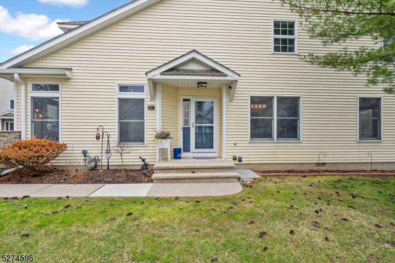 18 Pond Ridge Drive Clinton, NJ 08809 - Photo 2 of 31