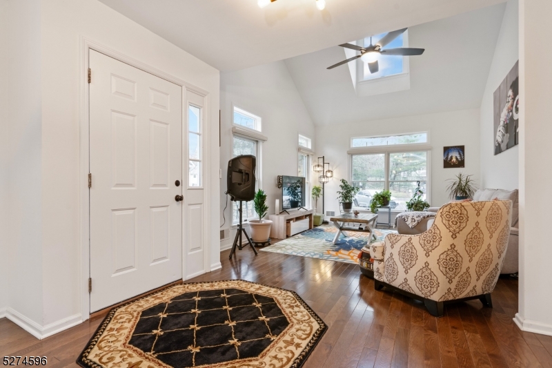 18 Pond Ridge Drive Clinton, NJ 08809 - Photo 3 of 31