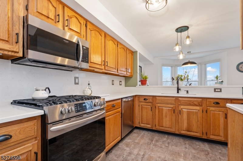 18 Pond Ridge Drive Clinton, NJ 08809 - Photo 6 of 31