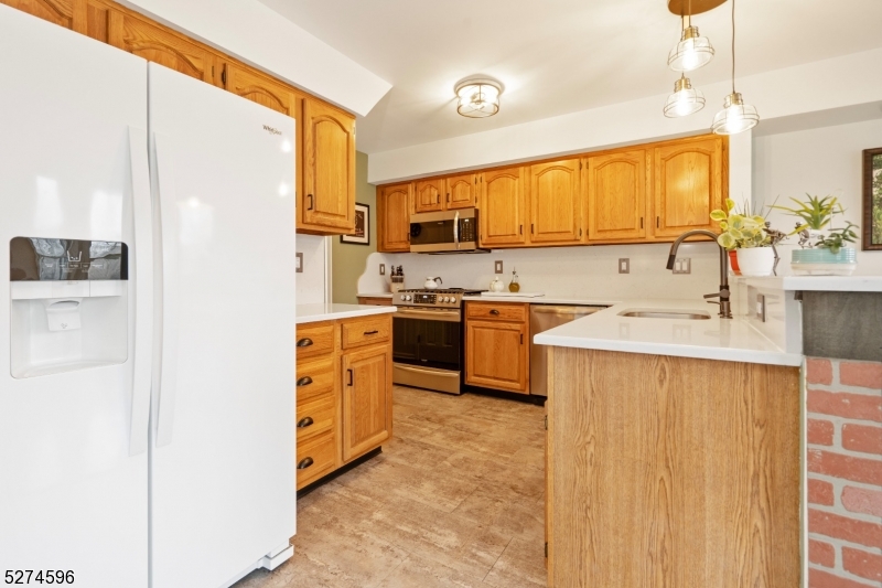 18 Pond Ridge Drive Clinton, NJ 08809 - Photo 8 of 31