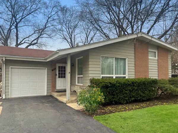 $495,000 | 742 Pine Street, Deerfield, IL 60015