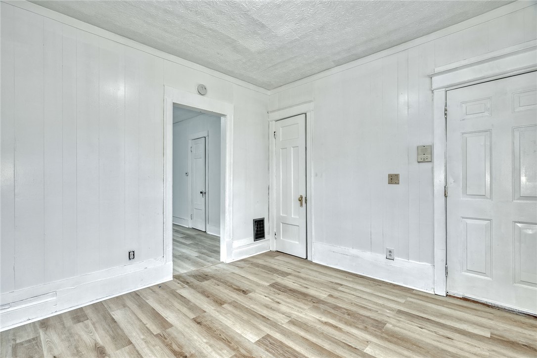 53 Hoeltzer Street Rochester, NY 14605 - Photo 17 of 30