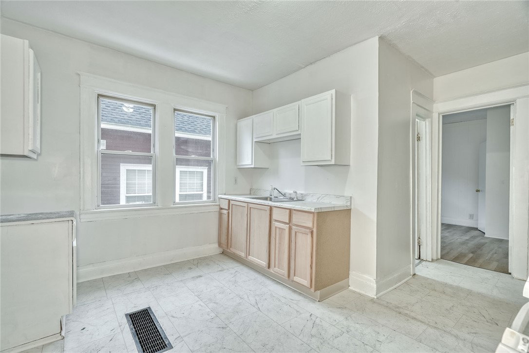 53 Hoeltzer Street Rochester, NY 14605 - Photo 6 of 30