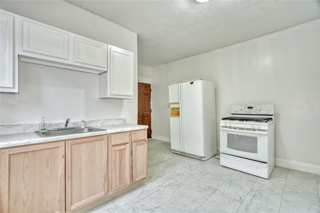 53 Hoeltzer Street Rochester, NY 14605 - Photo 7 of 30