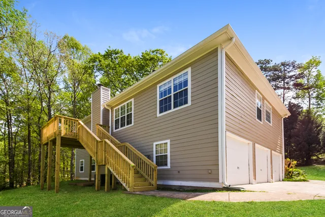 a view of house with a yard