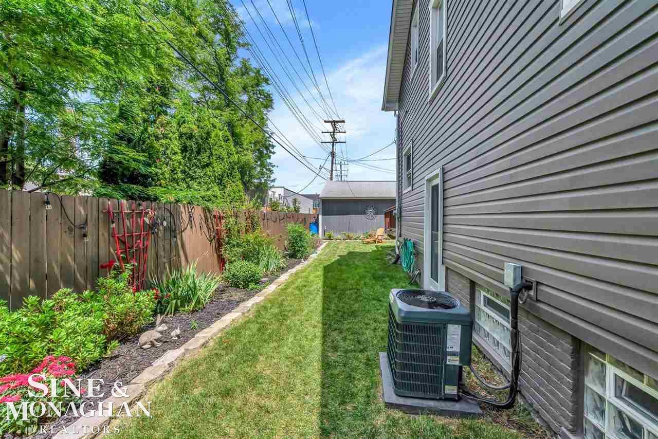 1164 Wayburn Street Grosse Pointe Park, MI 48230 - Photo 27 of 33