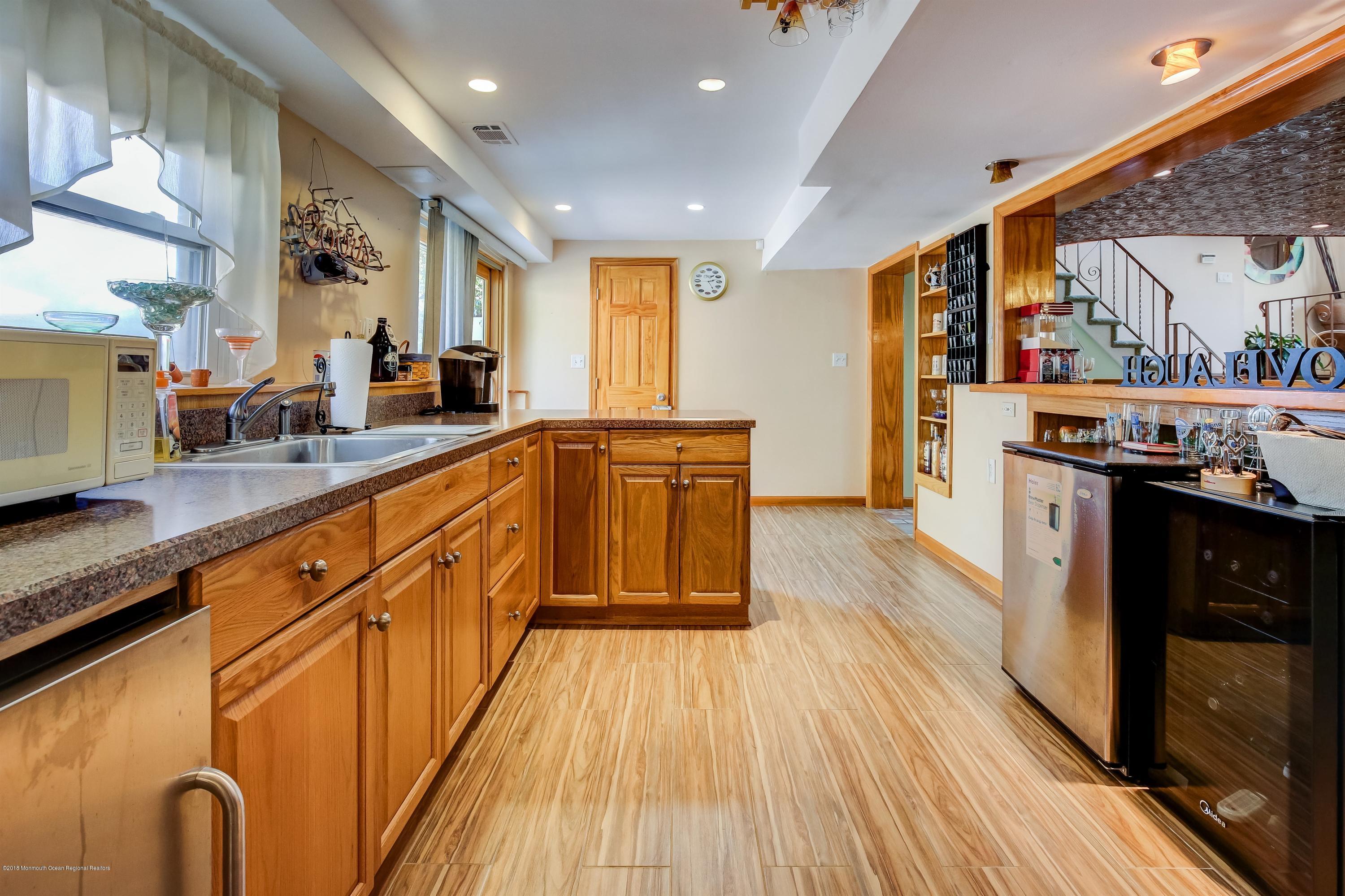 115 Wellington Road Freehold, NJ 07728 - Photo 12 of 40 012_Bar Area