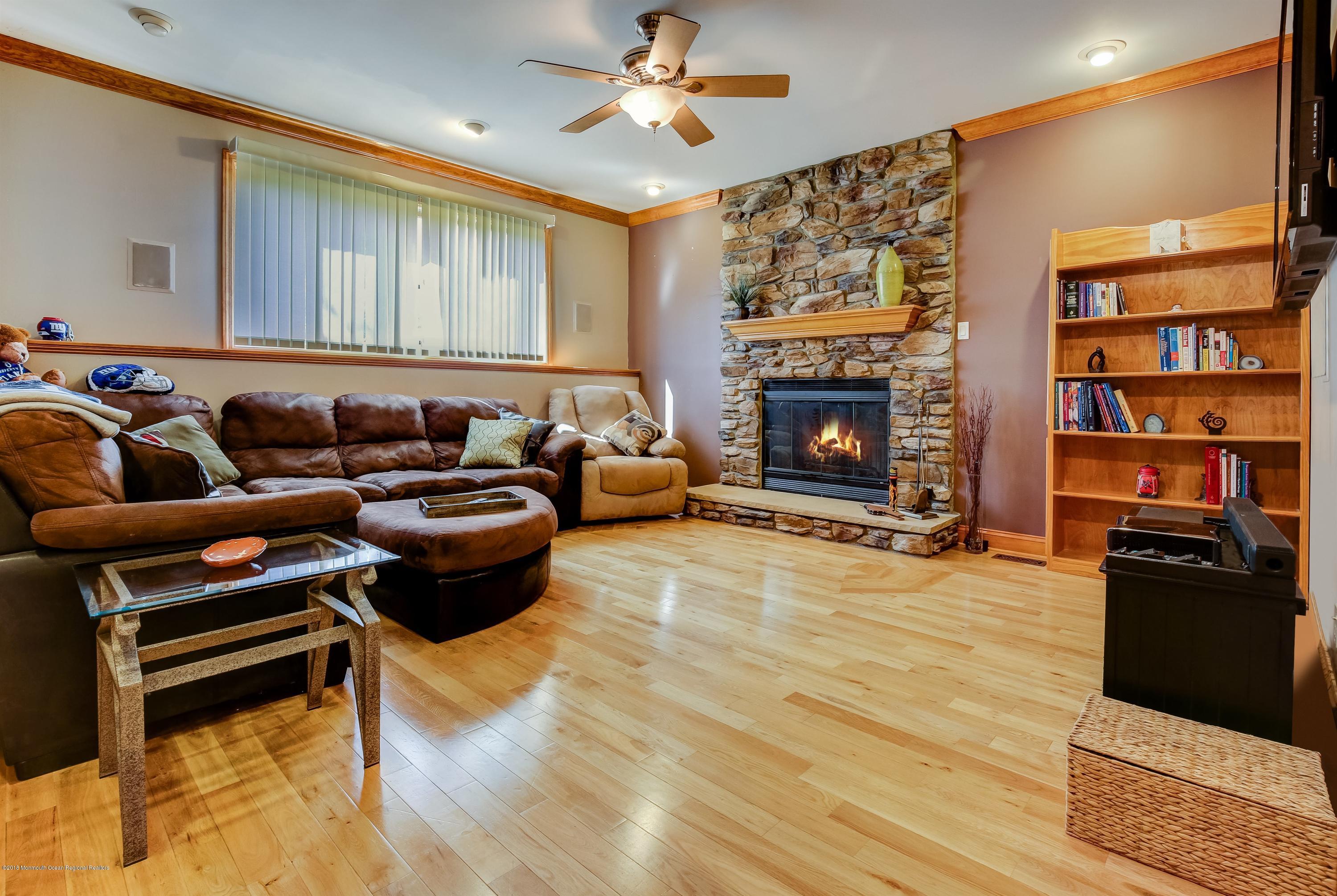 007_Family Room