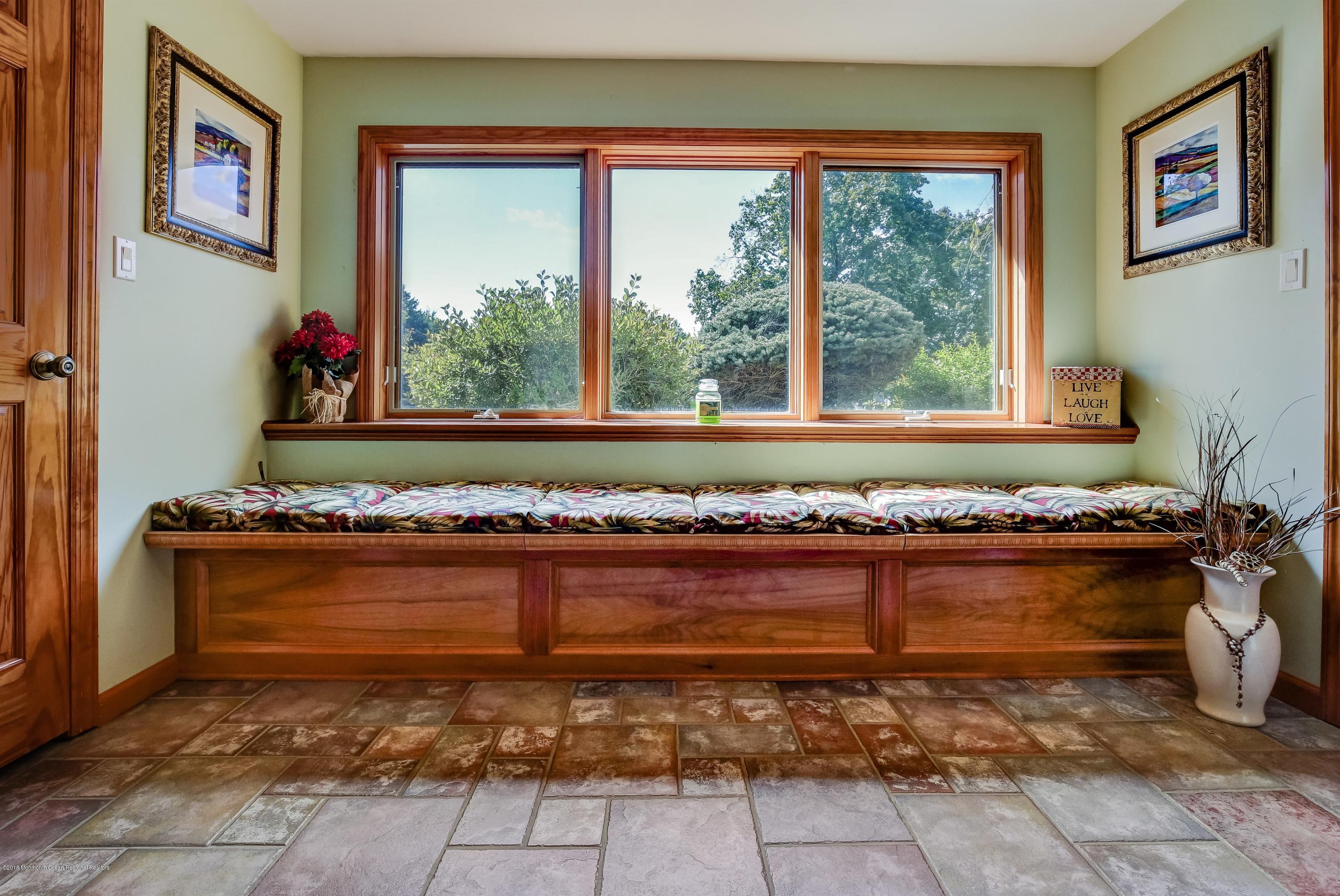 115 Wellington Road Freehold, NJ 07728 - Photo 10 of 40 010_Sitting Area