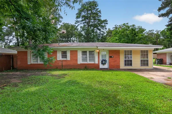 $195,000 | 305 8th Street Northeast, Springhill, LA 71075