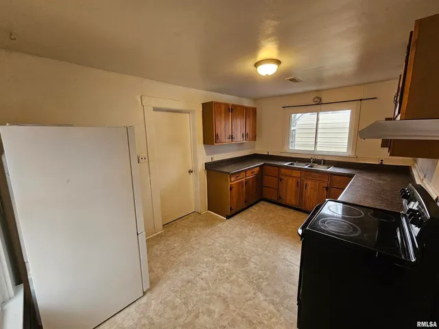 $79,900 | 511 North Shelby Avenue, Salem, IL 62881