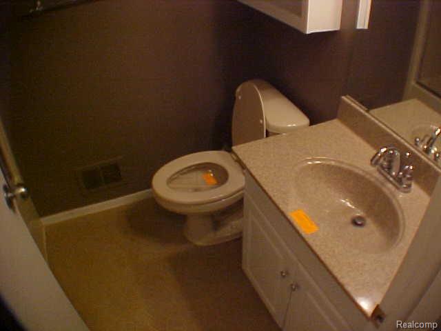 2445 Samoset Road, Unit 10 Royal Oak, MI 48073 - Photo 12 of 13 MVC-024S
