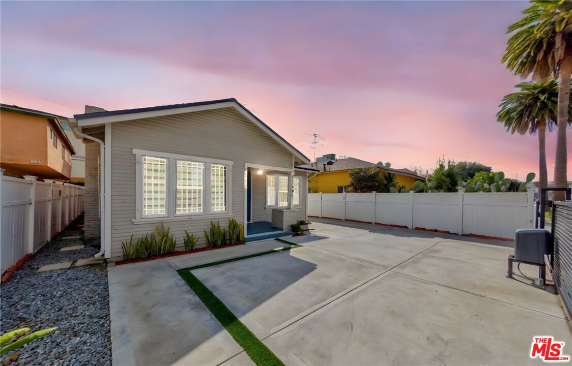 1238 South Muirfield Road Los Angeles, CA 90019 - Photo 16 of 20