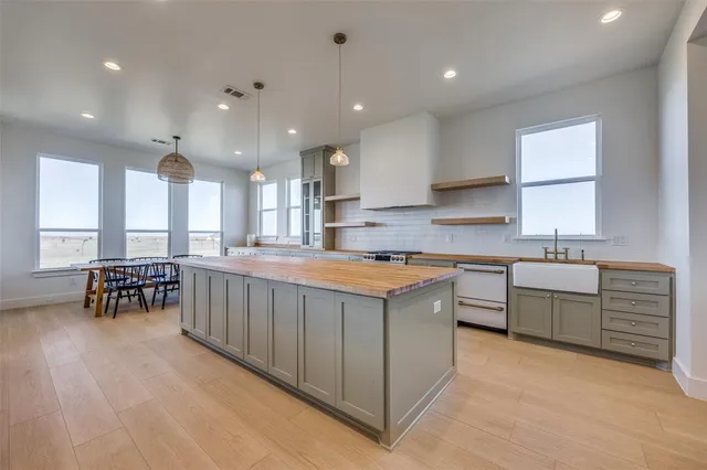 $825,000 | 5032 County Road 1094, Celeste, TX 75423