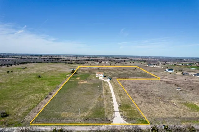 $825,000 | 5032 County Road 1094, Celeste, TX 75423