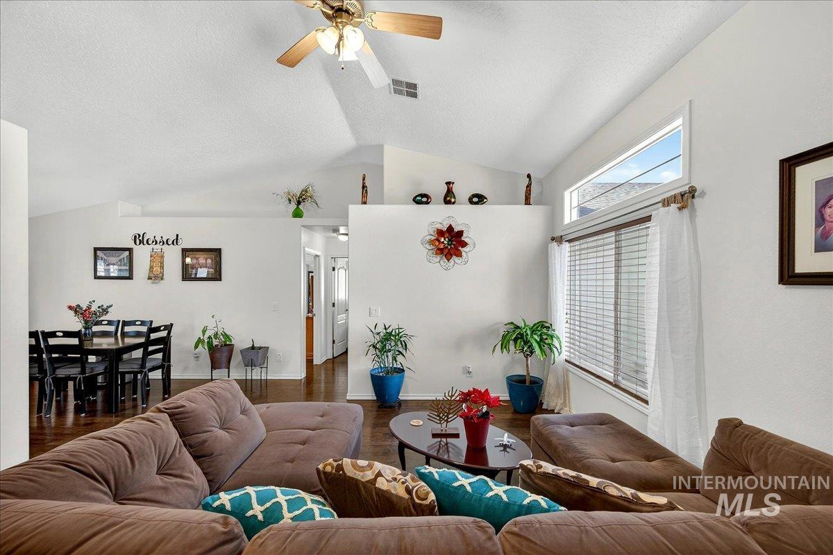 2558 North Rough Stone Way Meridian, ID 83646 - Photo 12 of 44
