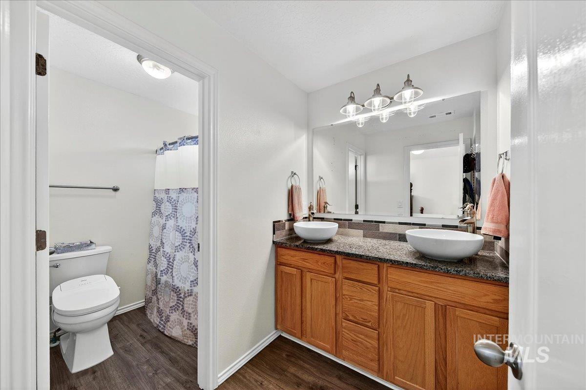 2558 North Rough Stone Way Meridian, ID 83646 - Photo 14 of 44