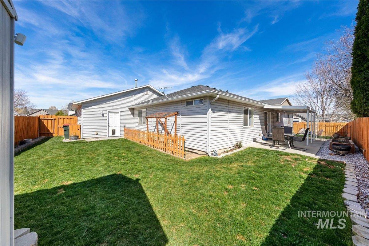 2558 North Rough Stone Way Meridian, ID 83646 - Photo 16 of 44