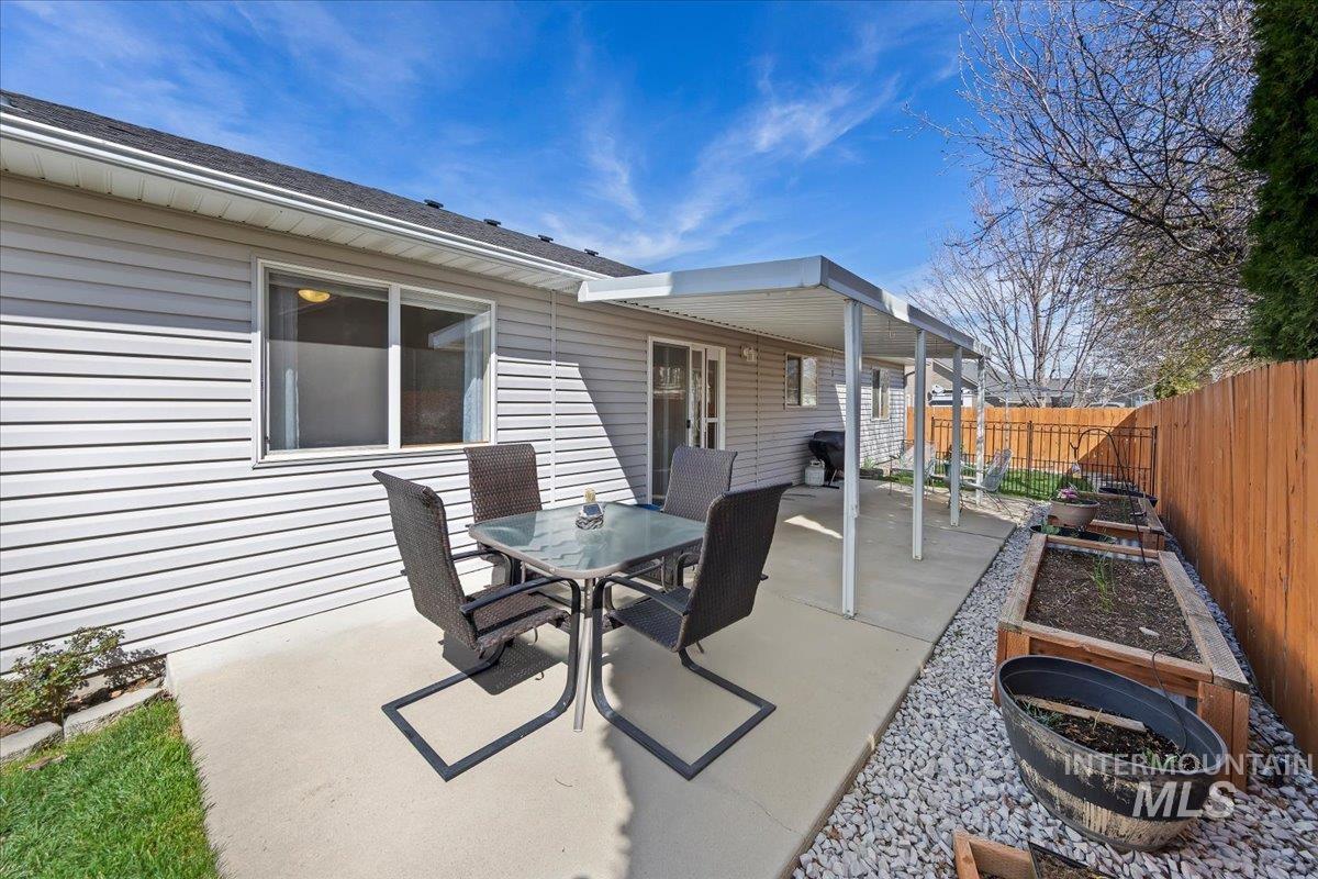 2558 North Rough Stone Way Meridian, ID 83646 - Photo 17 of 44