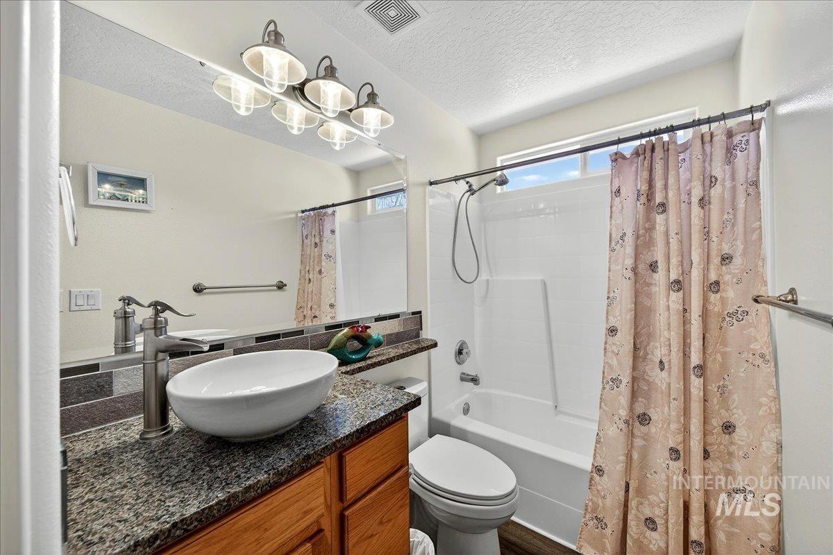 2558 North Rough Stone Way Meridian, ID 83646 - Photo 19 of 44