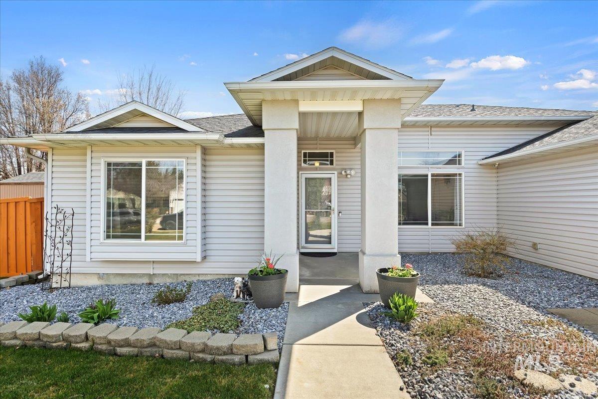 2558 North Rough Stone Way Meridian, ID 83646 - Photo 2 of 44
