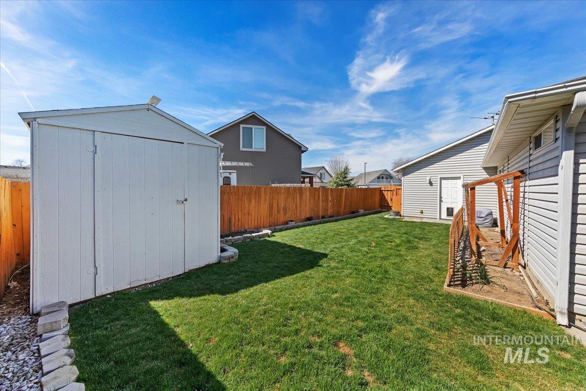 2558 North Rough Stone Way Meridian, ID 83646 - Photo 31 of 44