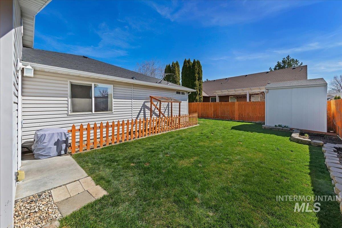 2558 North Rough Stone Way Meridian, ID 83646 - Photo 33 of 44