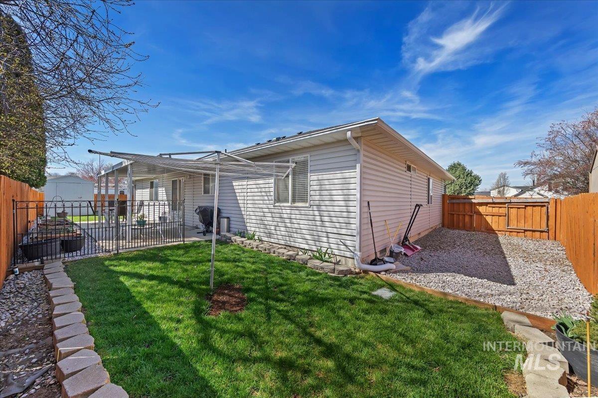 2558 North Rough Stone Way Meridian, ID 83646 - Photo 37 of 44