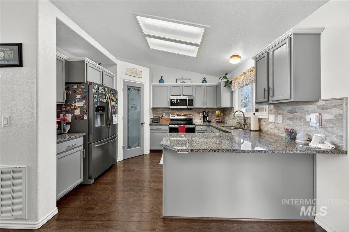 2558 North Rough Stone Way Meridian, ID 83646 - Photo 6 of 44